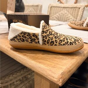 TOMS NIB INDIA DESERT TAN Leopard Print Slip-On Slippers SIZE 7